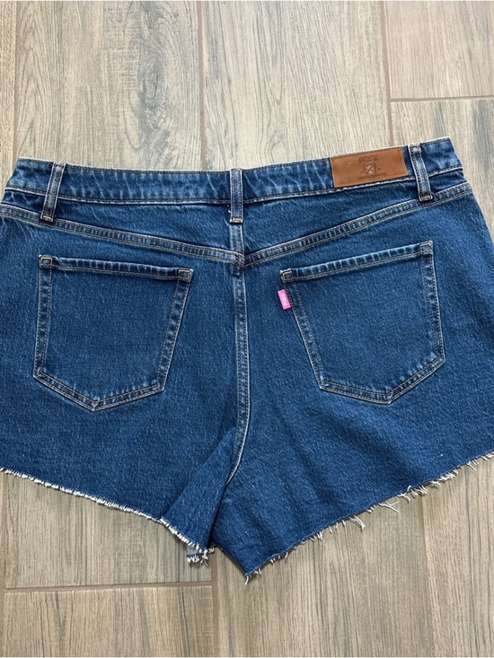 Victoria Secret PINK Floral Embroidered Dark Blue Denim Shorts NWT Size 16 - Picture 2 of 3